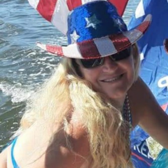 Meet your Posher, Traci - Picture 5 of 6